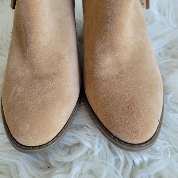 Vionic Upright Madeline Boot/Wheat size 5 - Picture 4 of 13